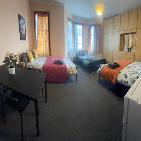 25 Minutes To Central London Rooms 35 エクステリア 写真