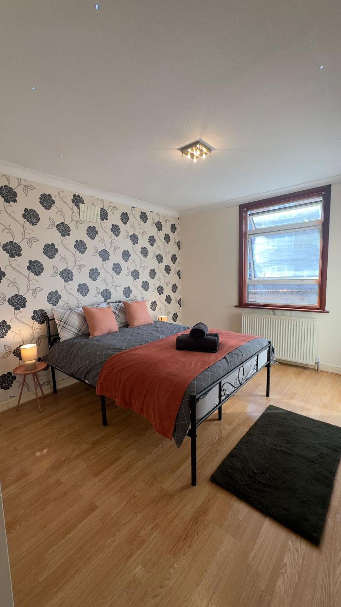 25 Minutes To Central London Rooms 35 エクステリア 写真