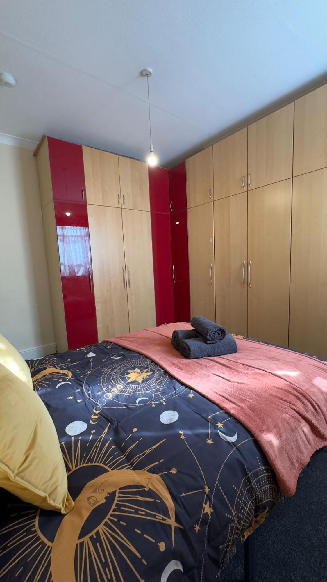 25 Minutes To Central London Rooms 35 エクステリア 写真