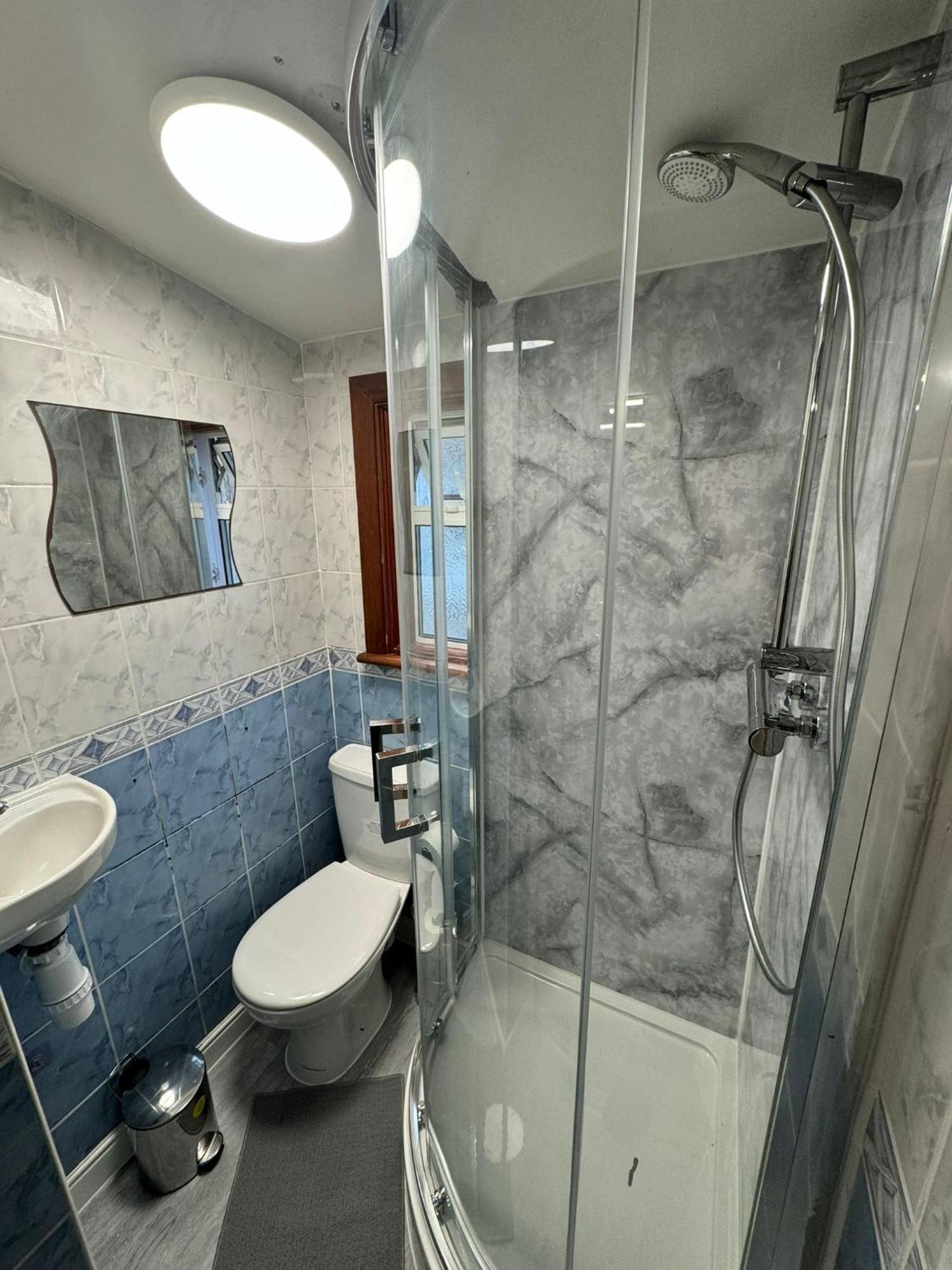 25 Minutes To Central London Rooms 35 エクステリア 写真