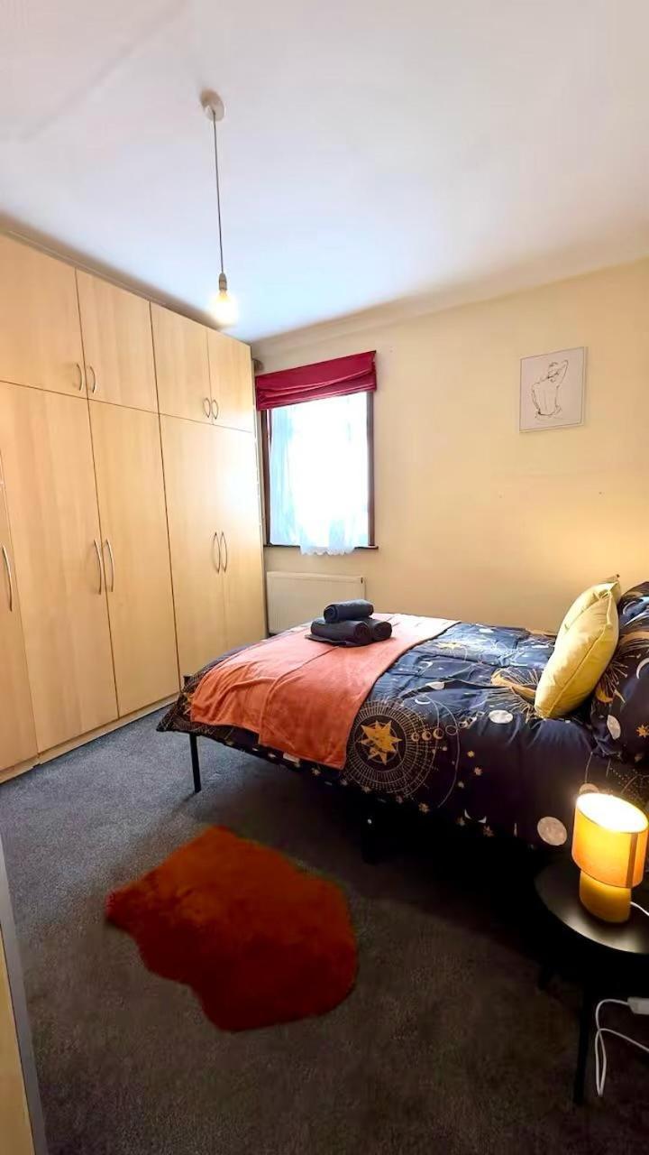 25 Minutes To Central London Rooms 35 エクステリア 写真