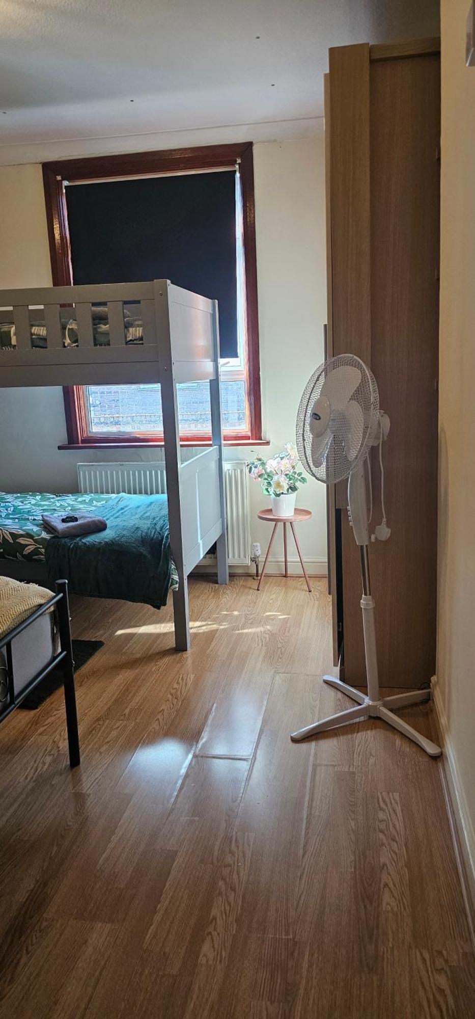 25 Minutes To Central London Rooms 35 エクステリア 写真